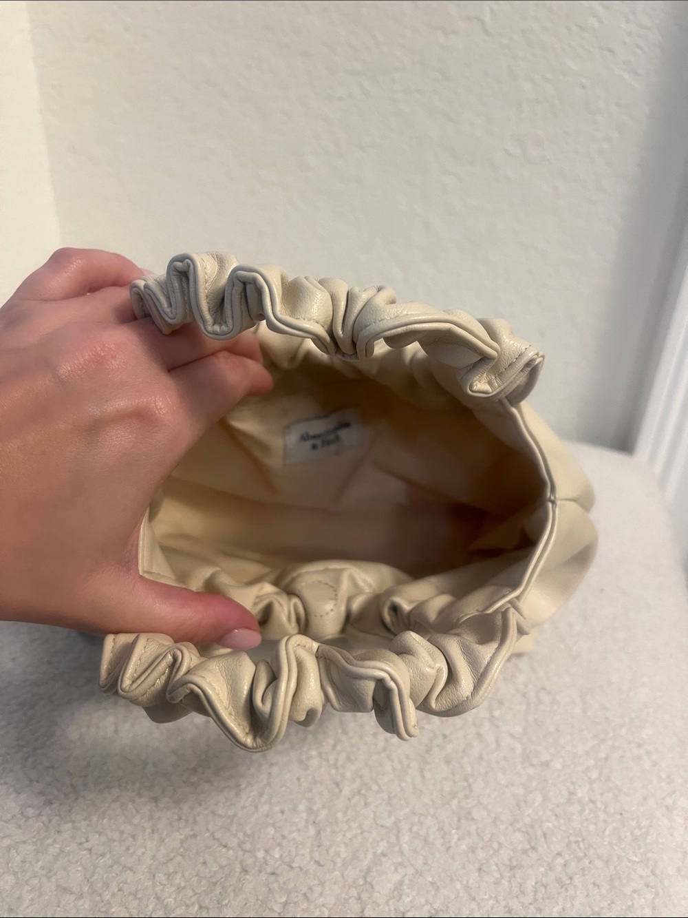 A&F Ruched Handle Handbag - Picture 4 of 7